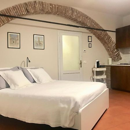 La Casa Nel Vicolo Apartment Altopascio Bagian luar foto
